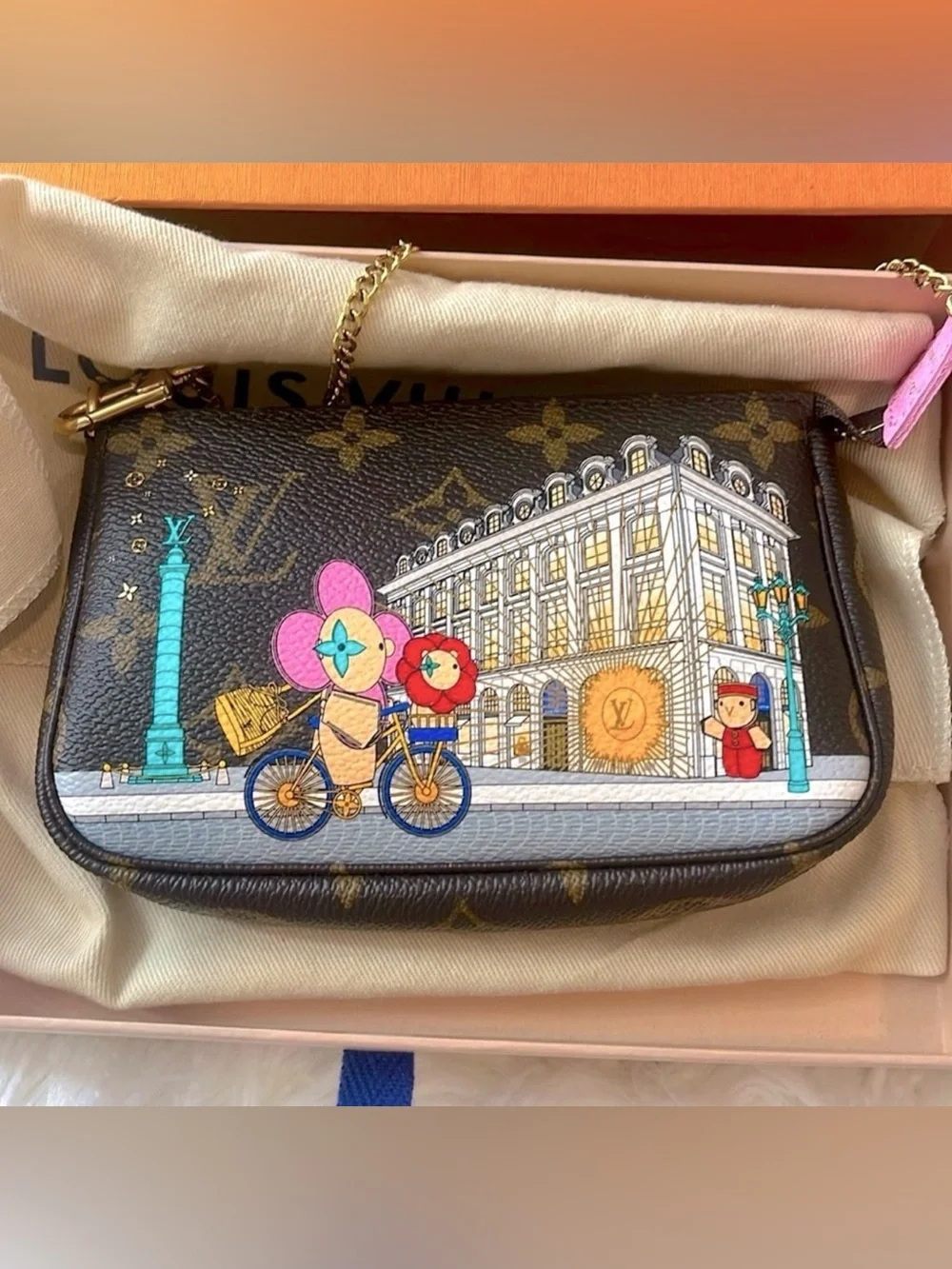 Louis Vuitton Crossbody Pink Vivienne Holiday Limited Edition Mini Pochette - Picture 3 of 10